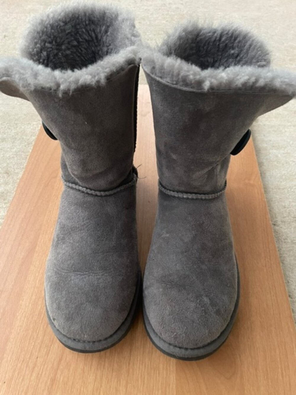 UGG Australia Women's Suede Bailey Button Bomber Boots, Gray, Size 6